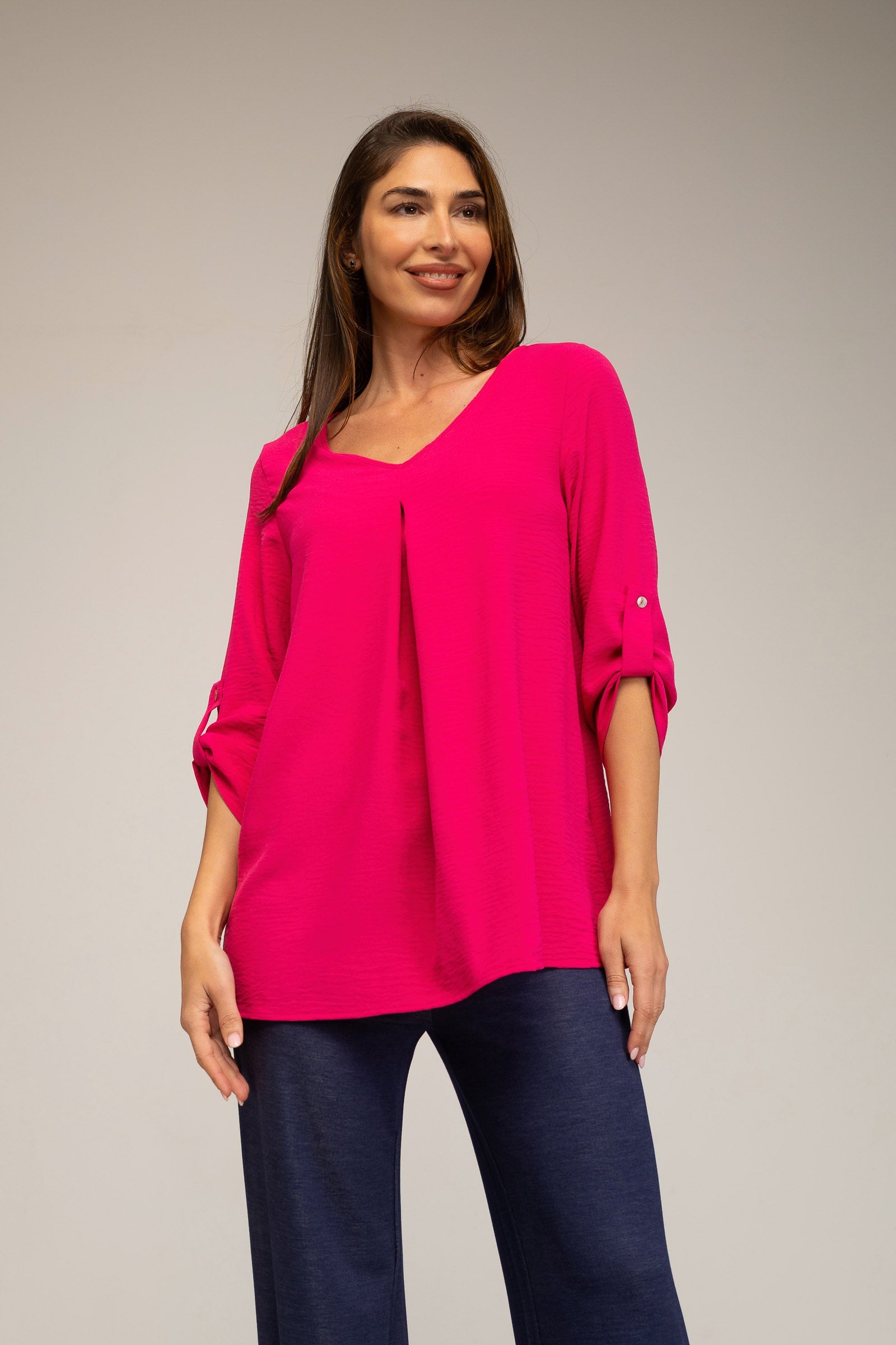 Blusa de mujer escote pico con pliegue delantero-1
