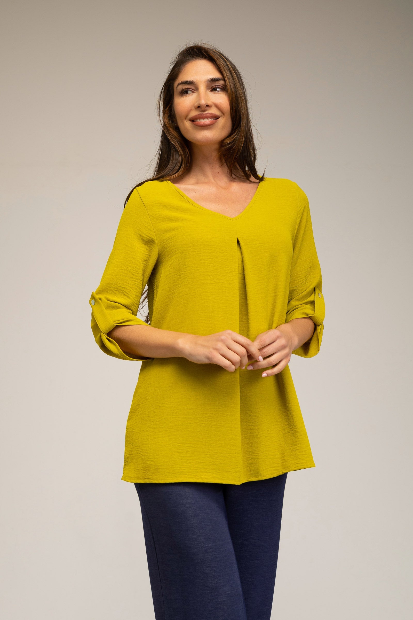 Blusa de mujer escote pico con pliegue delantero-4