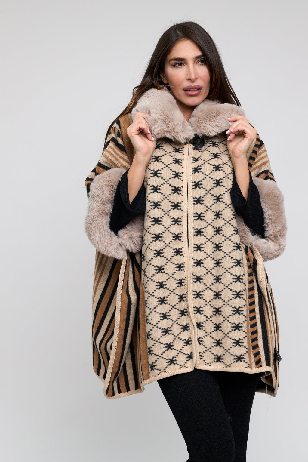 Striped cape with fur collar. Top closure.