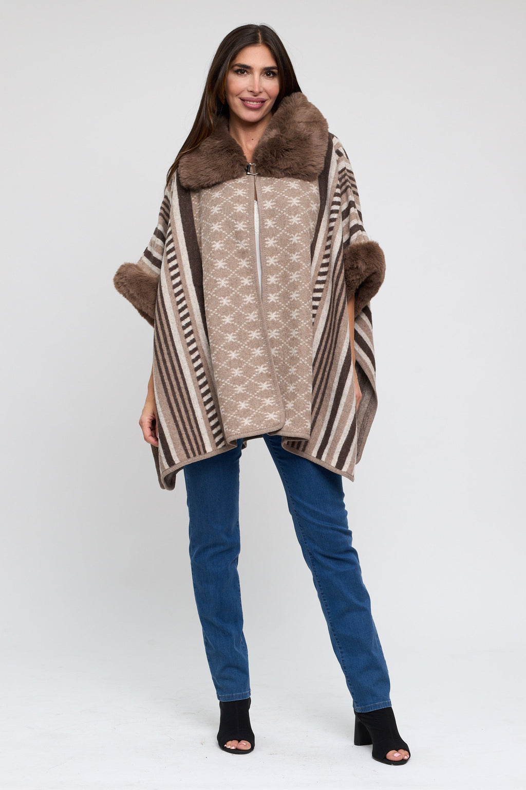 Striped cape with fur collar. Top closure.